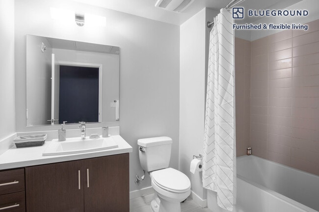 Building Photo - 685 S New Hampshire Ave