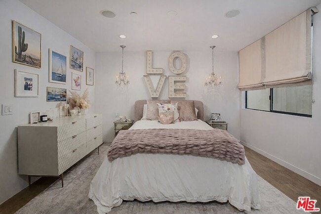 Building Photo - 2105 E Balboa Blvd