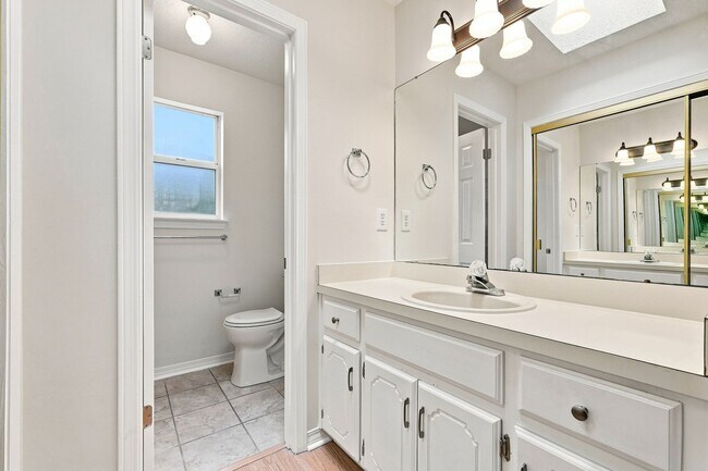 Building Photo - 148 Meadowbrook Ct