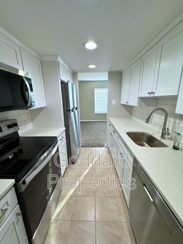 Building Photo - 8843 Hayshed Ln