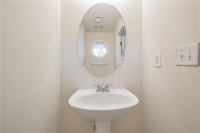 Building Photo - 950 Parkway Rd