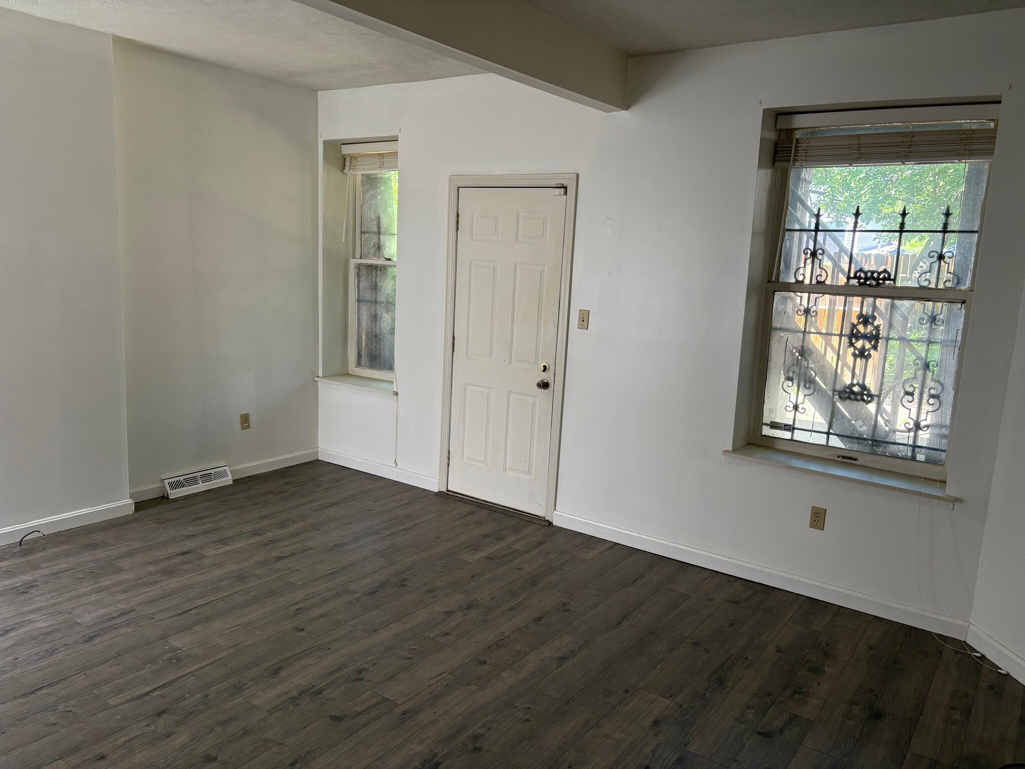 Building Photo - 306 Jacksonia St