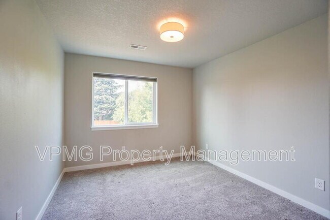 Building Photo - 13602 NE 75th Cir