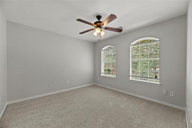 Building Photo - 1822 Lakebend Dr