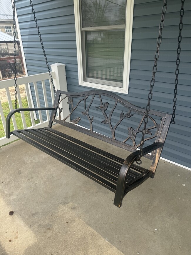 Building Photo - 114 S Elm St