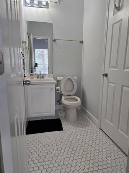 Building Photo - 2204 San Gabriel St