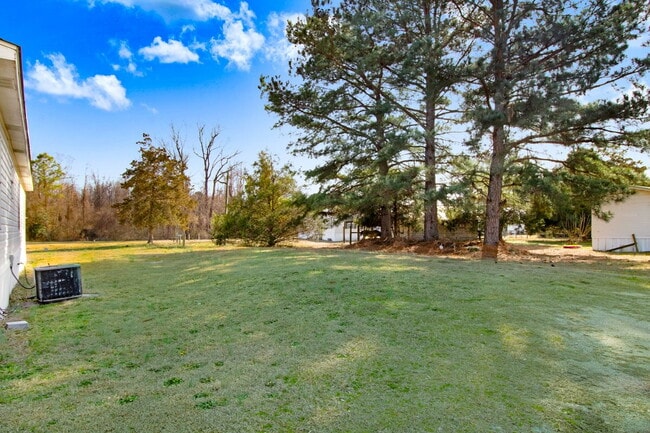 Building Photo - SPACIOUS 3 BR | 2 BA Manufactured Home in Pikeville!  *Trash Pick-up Included*