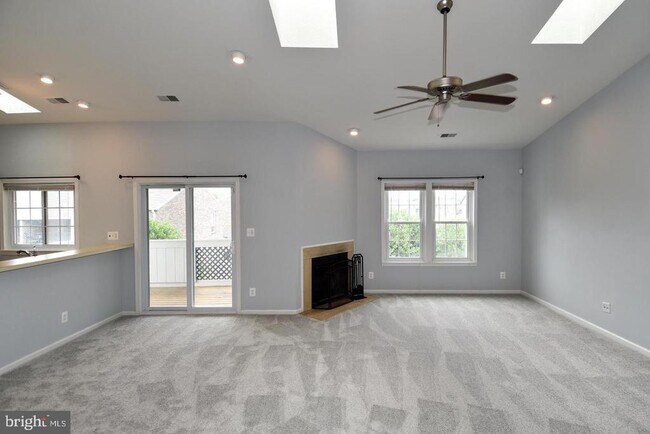 Building Photo - 4056 Grays Pointe Ct
