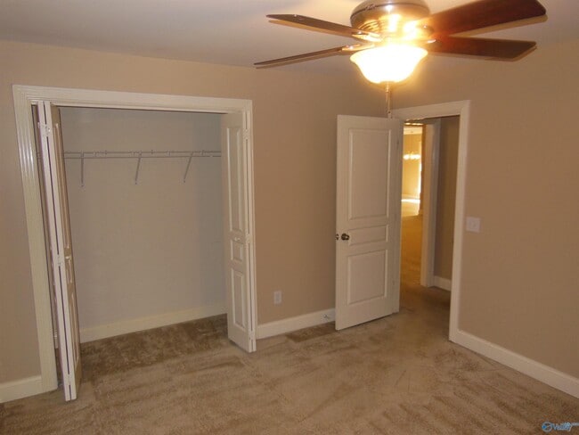 Building Photo - 2604 Little Cove Rd