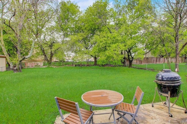 Building Photo - 1208 S 19th St