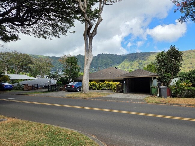 Building Photo - Lower Manoa single family home