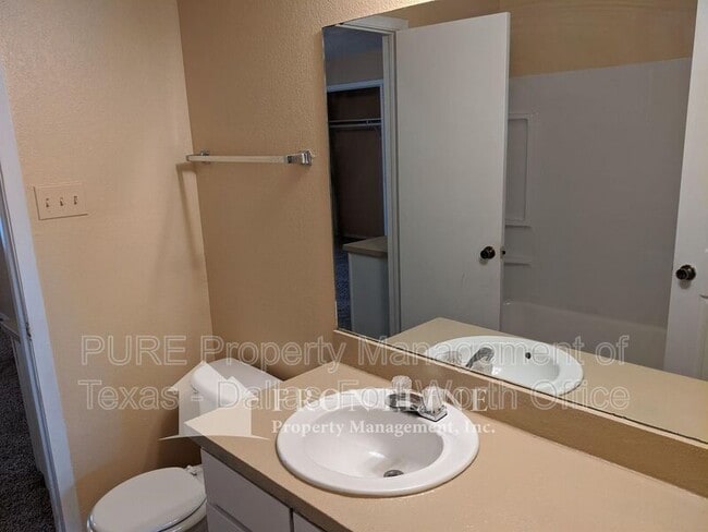 Building Photo - 938 Southmoor Dr