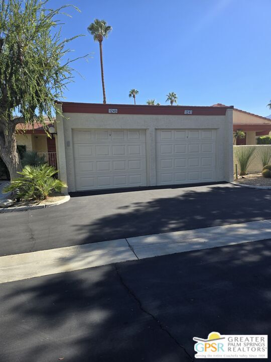 Building Photo - 1249 S La Verne Way