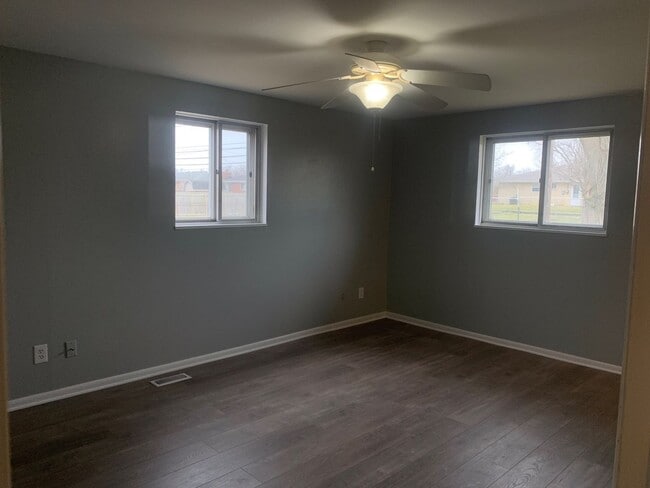 Building Photo - Beautiful, spacious 3 bed 2 bath home in E...