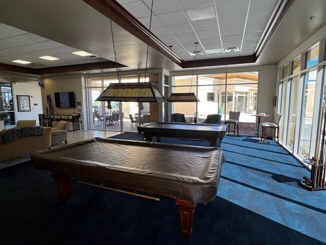 Building Photo - Beautiful single story home (55+). 3 Bed 2...