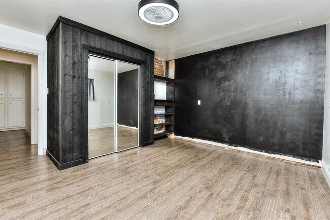 Building Photo - 1407 E 19th St