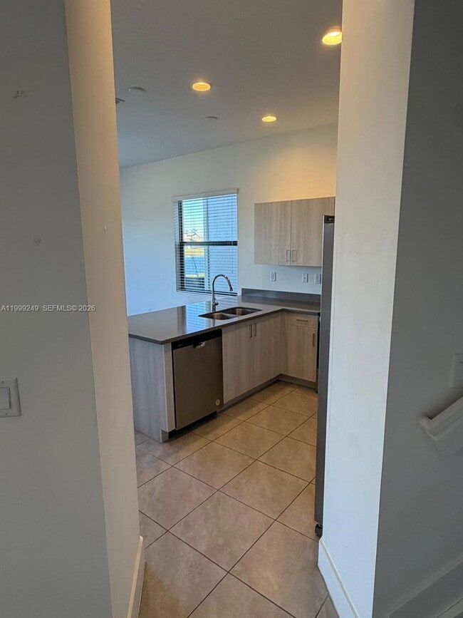 Building Photo - 5669 CERVA LN Ave