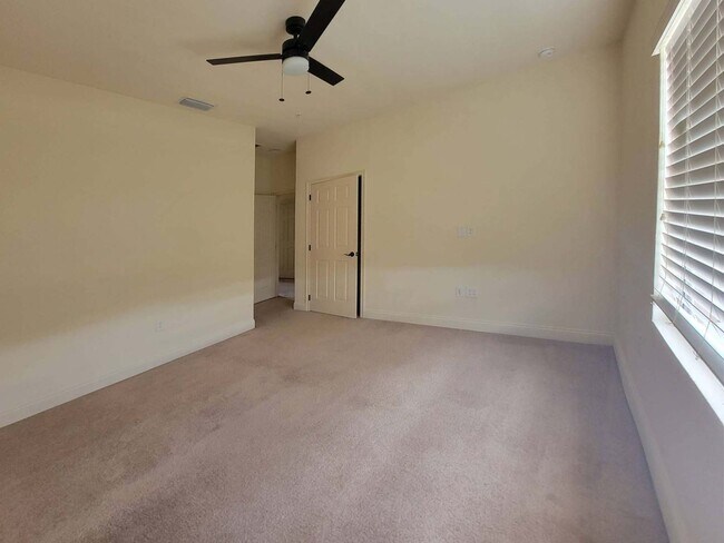 Building Photo - 4/2.5 TOWNHOME VILLA in Waterstone-Davenpo...