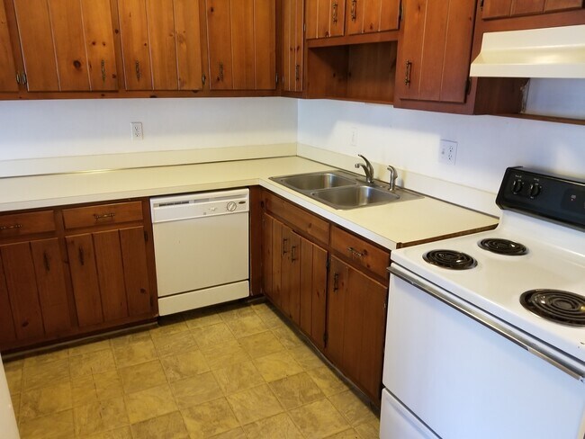 Building Photo - 2530 Cedarwood Dr