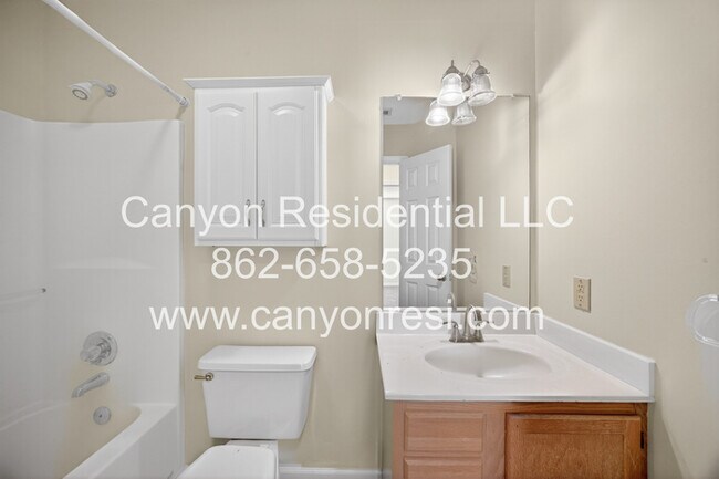 Building Photo - 2035 Ardmore Village Ln