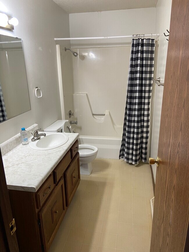 Building Photo - 3101 Westgate Dr S