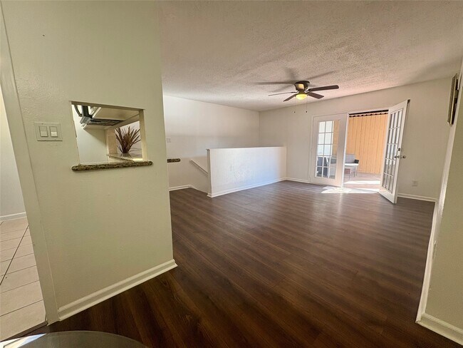Building Photo - 2744 Briarhurst Dr