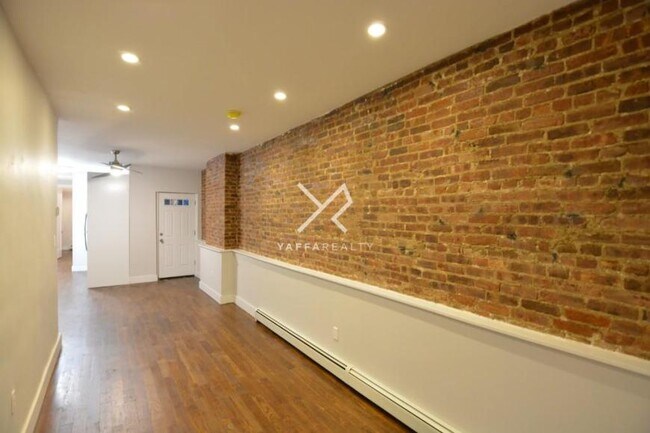 Building Photo - 2 bedroom in Flushing NY 11385