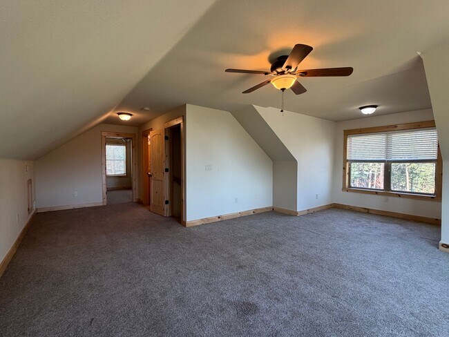 Building Photo - 348 La Escena Dr