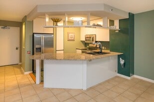 Building Photo - 1212 Nuuanu Ave