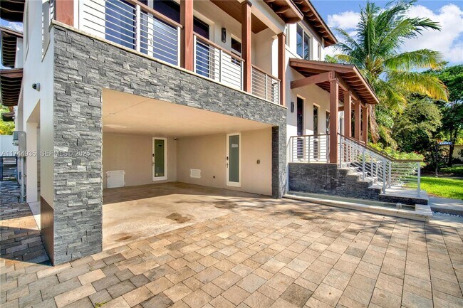 Building Photo - 573 Warren Ln