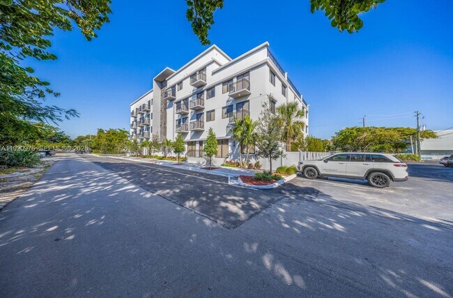 Building Photo - 20 NE 19th Ave