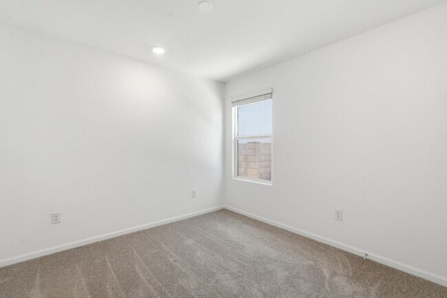Building Photo - Modern Comfort Meets Desert Serenity – 4 Bed Rocking K Rental Home Available Now!