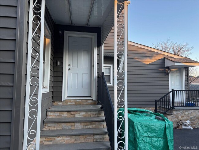 Building Photo - 82 Putnam Ave