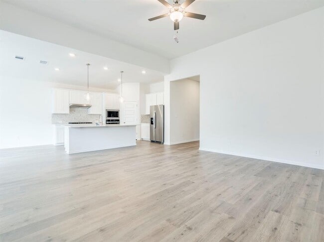 Building Photo - 227 Cathedral Mountain Dr