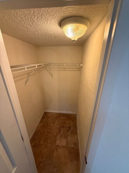 Building Photo - 4613 Bayshore Dr