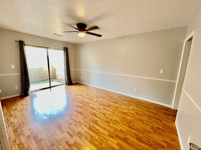 Building Photo - Conveniently Located Two-Bedroom Townhome