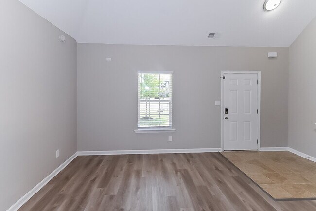 Building Photo - 9840 White Poplar Dr