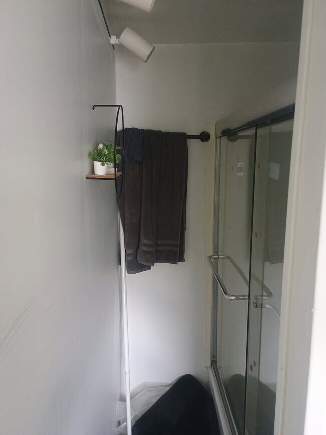 Building Photo - 9 Lake Ave