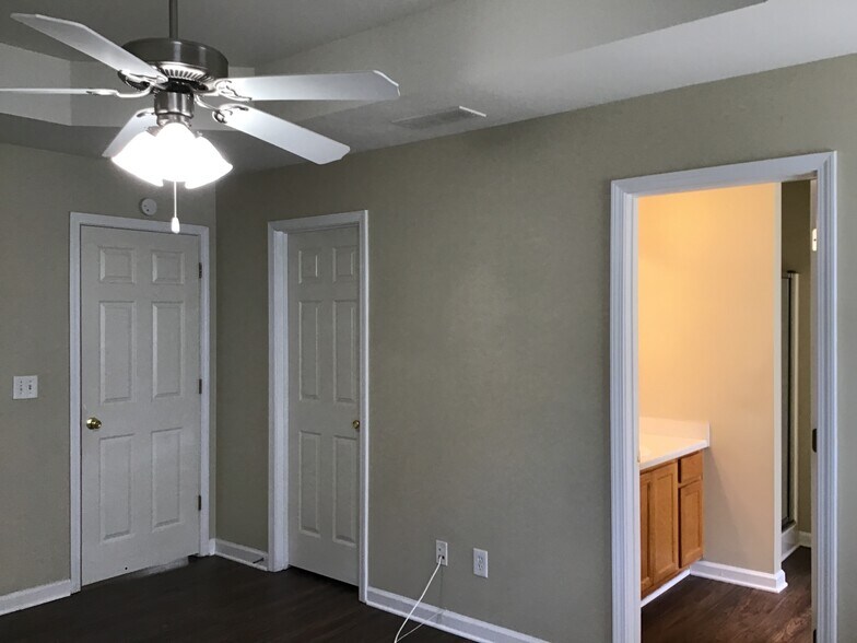Building Photo - 383 Chadwick Cmns