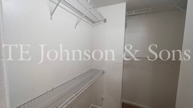 Building Photo - Deerfield Townhome Community 3 bed 3 baths