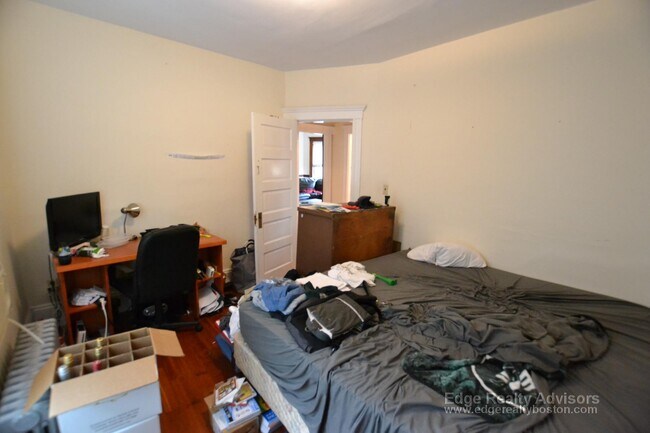 Building Photo - 52 Langley Rd