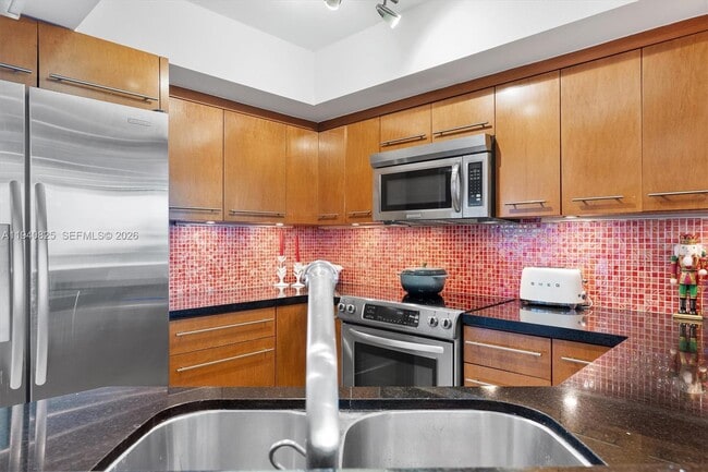 Building Photo - 1800 Sunset Harbour Dr