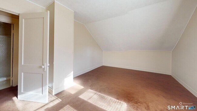 Building Photo - 17 Landin St