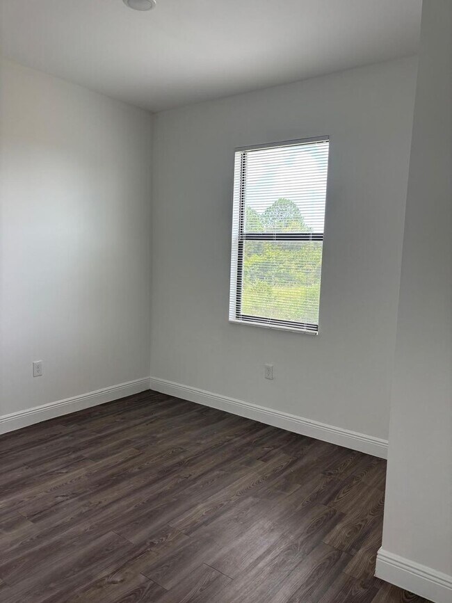 Building Photo - Lehigh Acres Beautiful 2 bdrm/2 bath Plus ...