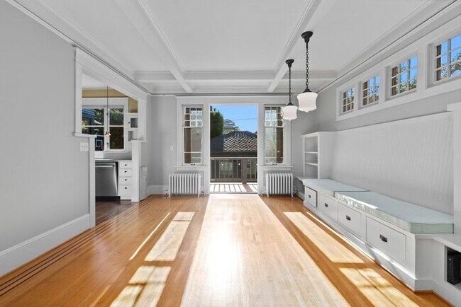 Building Photo - Stunning 1909 Craftsman w/ AC in Coveted Capitol Hill