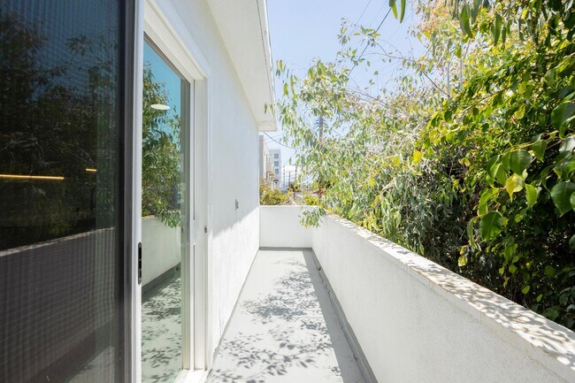 Building Photo - 3729 Glendon Ave