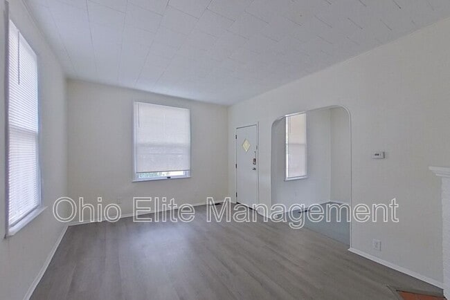 Building Photo - 1473 Thomas Ave