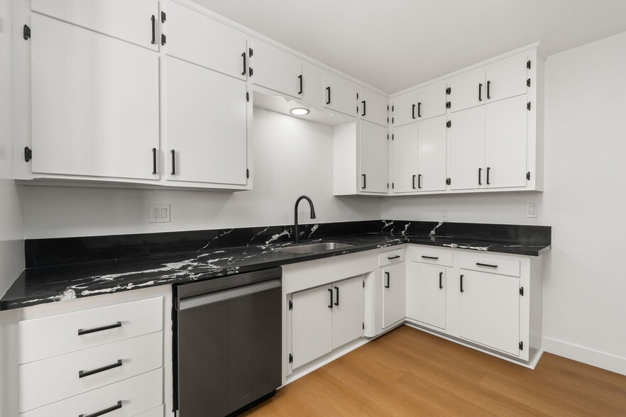 Building Photo - 456 Casselman St