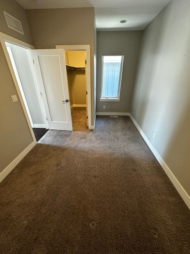 Building Photo - 2181 S Cherokee St