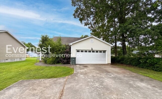 Building Photo - 743 Graysville Rd